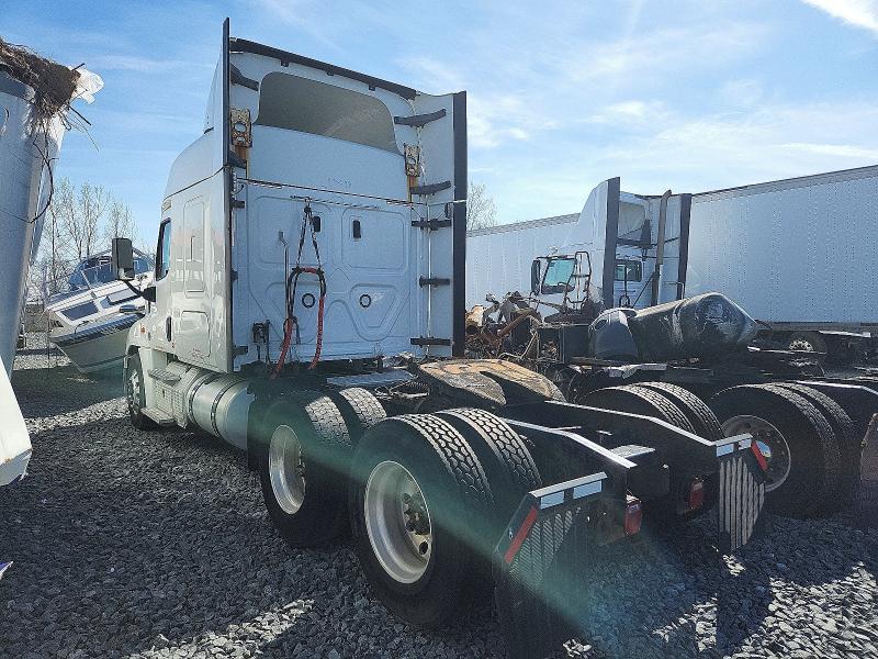2018 Freigliner 2018 Freightliner Cascadia 125 Semi Truck