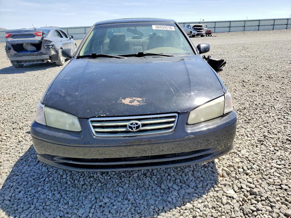 2000 Toyota Camry le