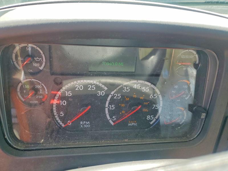 2019 Freightliner Business Class M2 Semi Truck