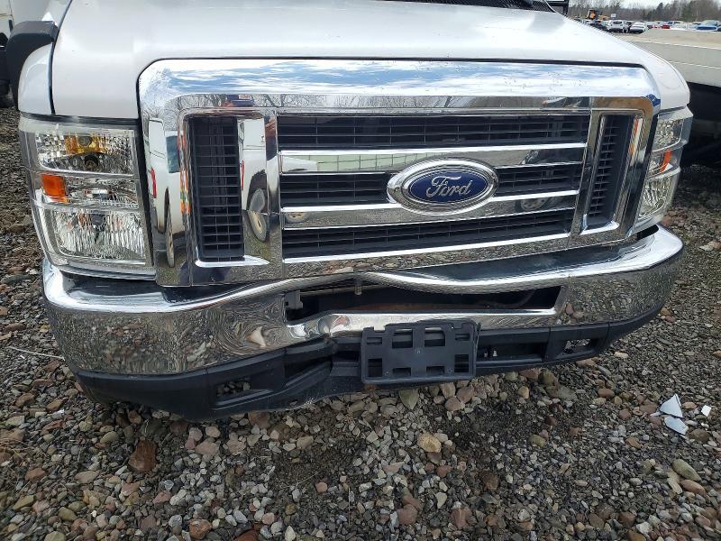 2017 Ford Econoline E350 Super Duty Cutaway Van