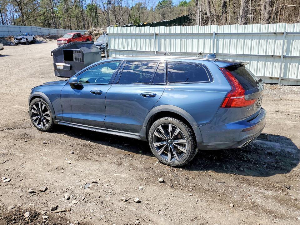 2021 Volvo V60 Cross Country T5 Momentum
