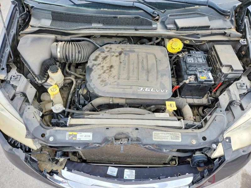 2014 Chrysler Town and Country Touring-l