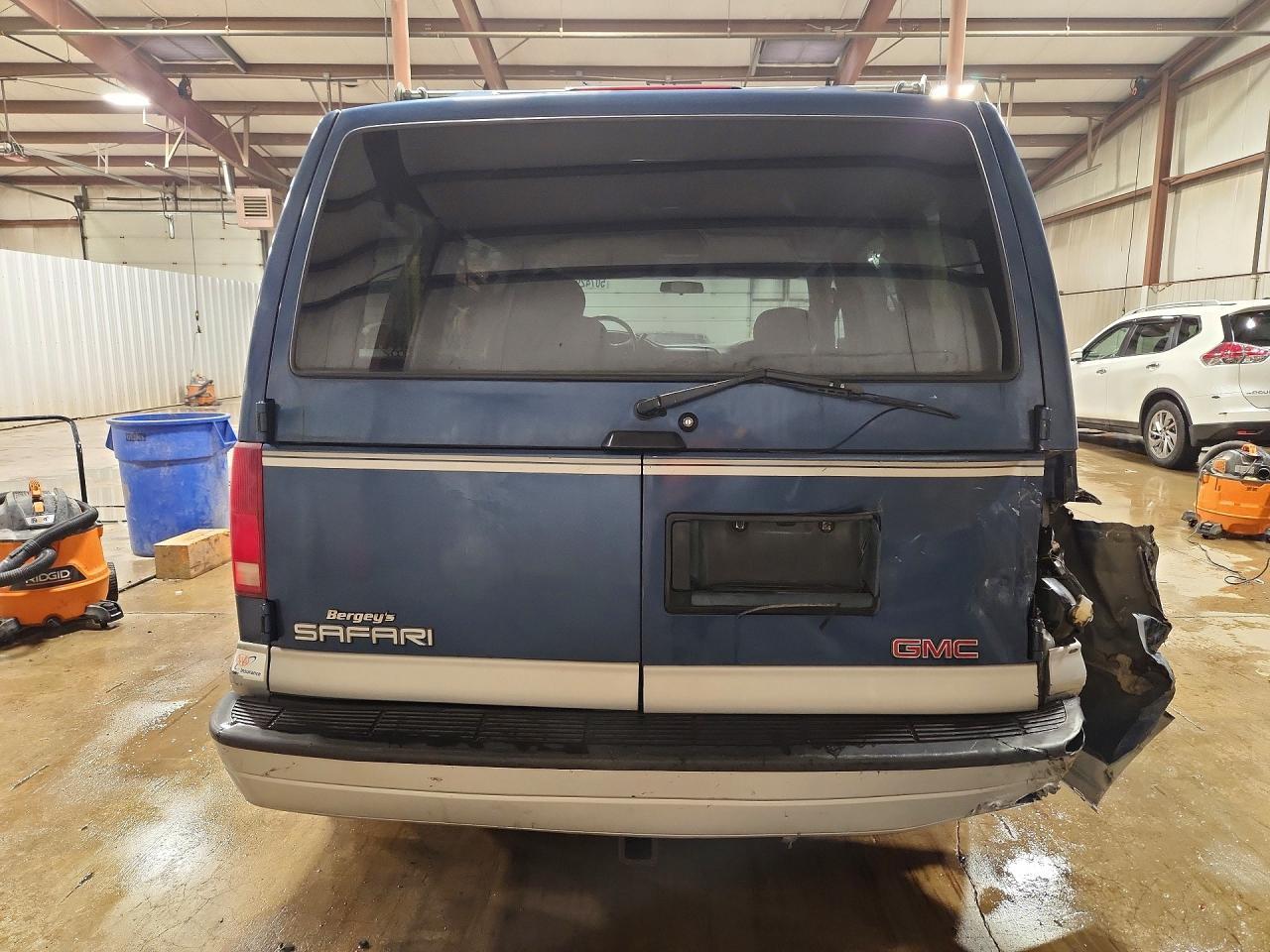 1998 GMC Safari XT