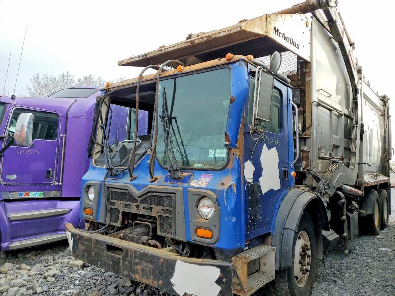 2014 Mack MRU600 Refuse Truck