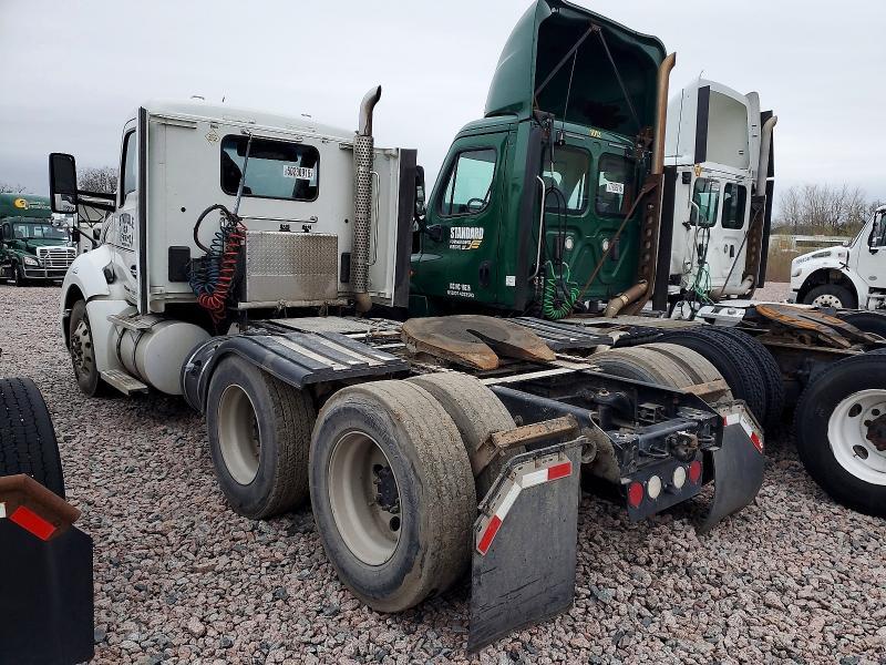 2016 Kenworth T680 Semi Truck