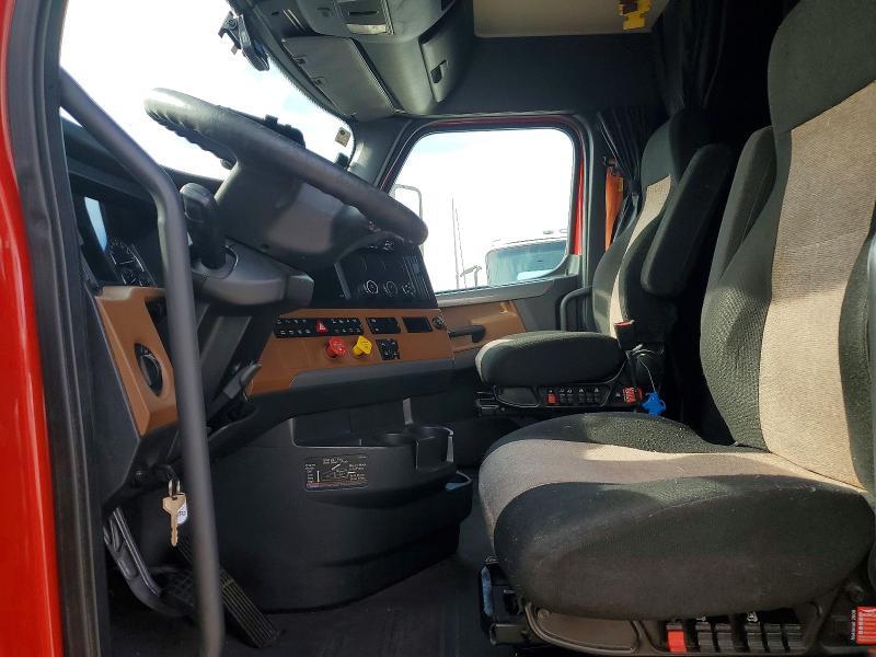 2020 Freightliner Cascadia 126 Semi Truck