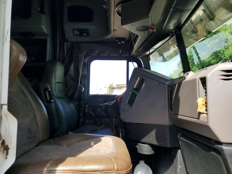 2005 Freightliner Fld132 Semi Truck