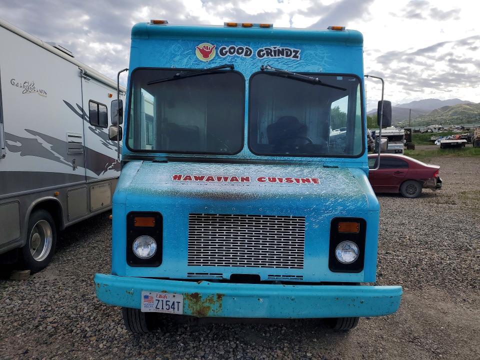 2004 Workhorse Custom Chassis P4500 Delivery Truck