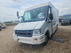 Isuzu Vehiculos salvage en venta: 2013 Isuzu NPR HD Delivery Van