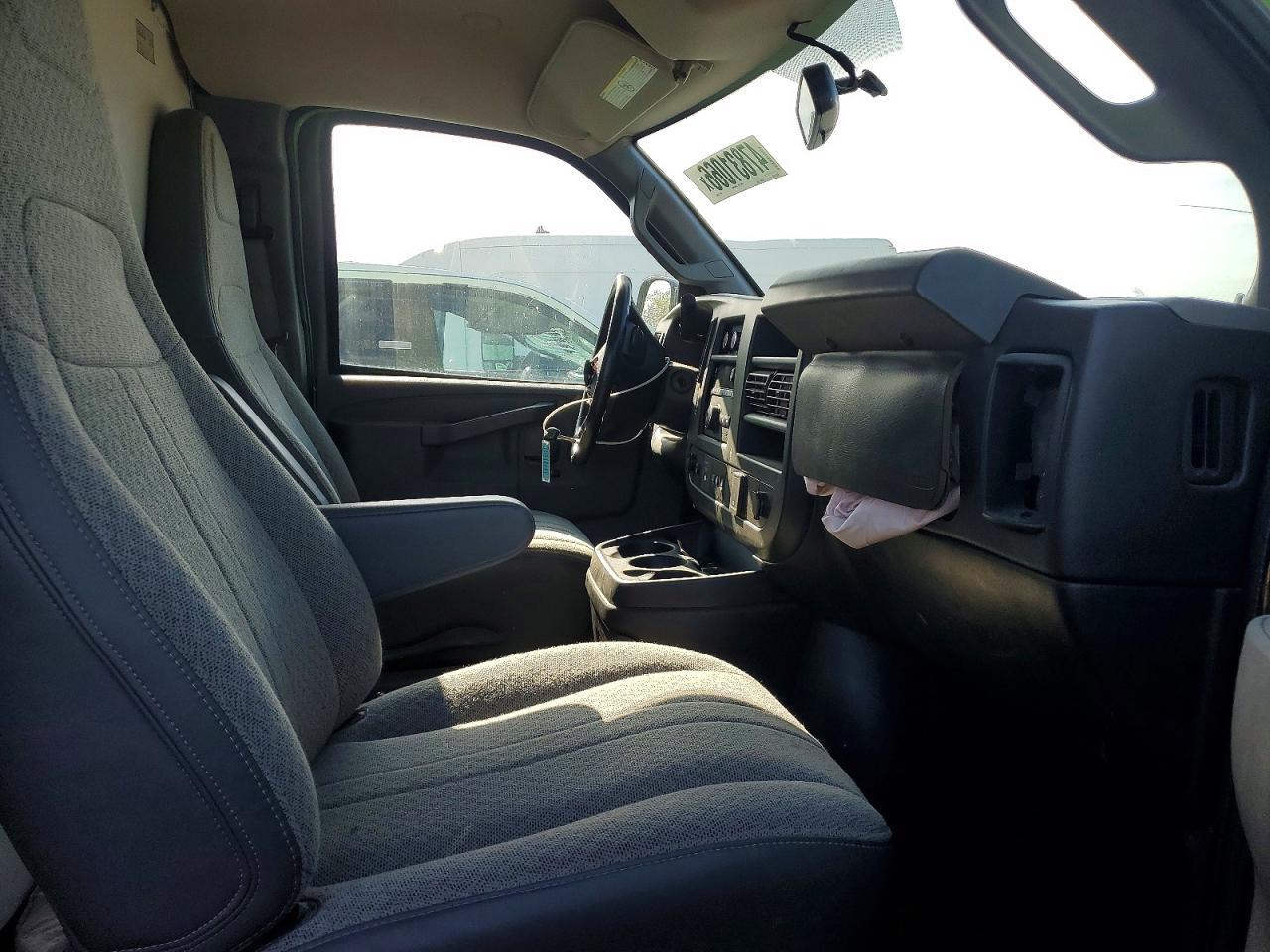 2023 Chev Express G3500