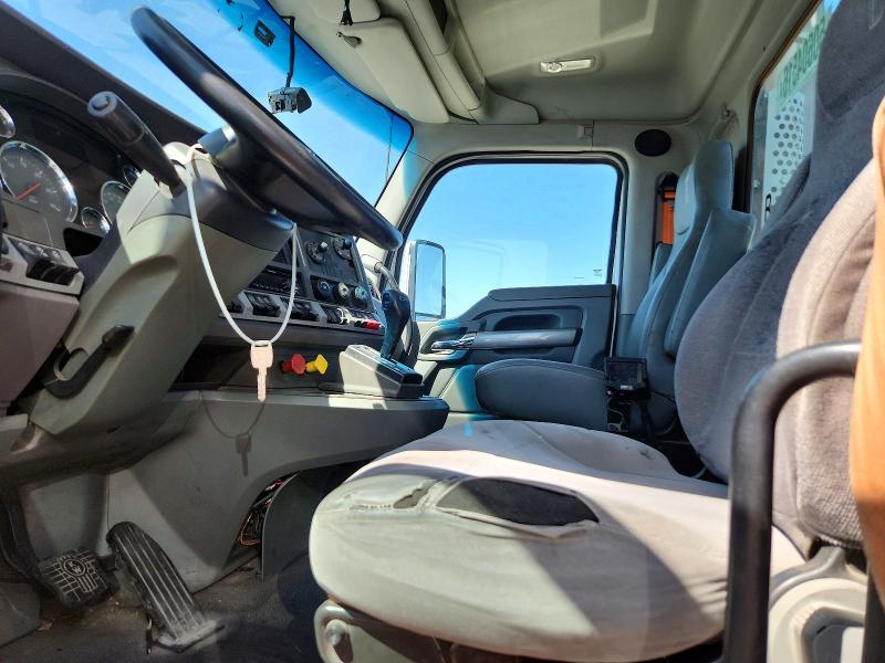 2014 Kenworth T680 Semi Truck