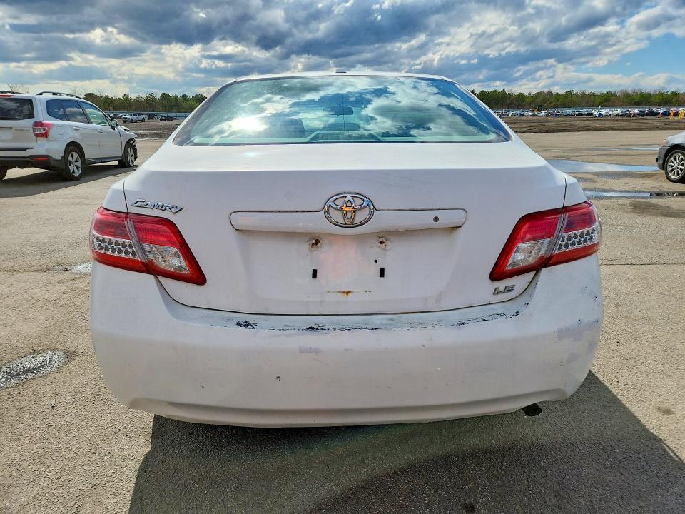 2011 Toyota Camry le