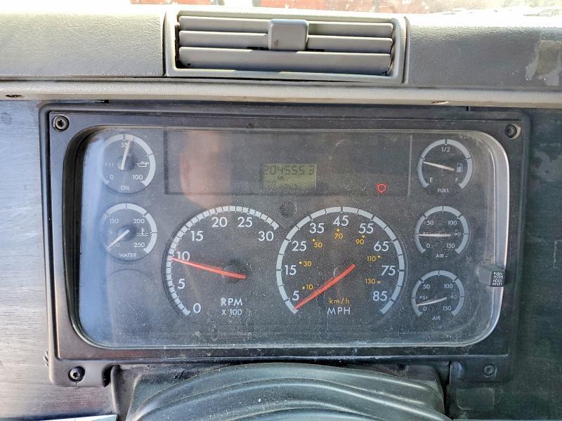 2005 Freightliner Columbia 120 Semi Truck