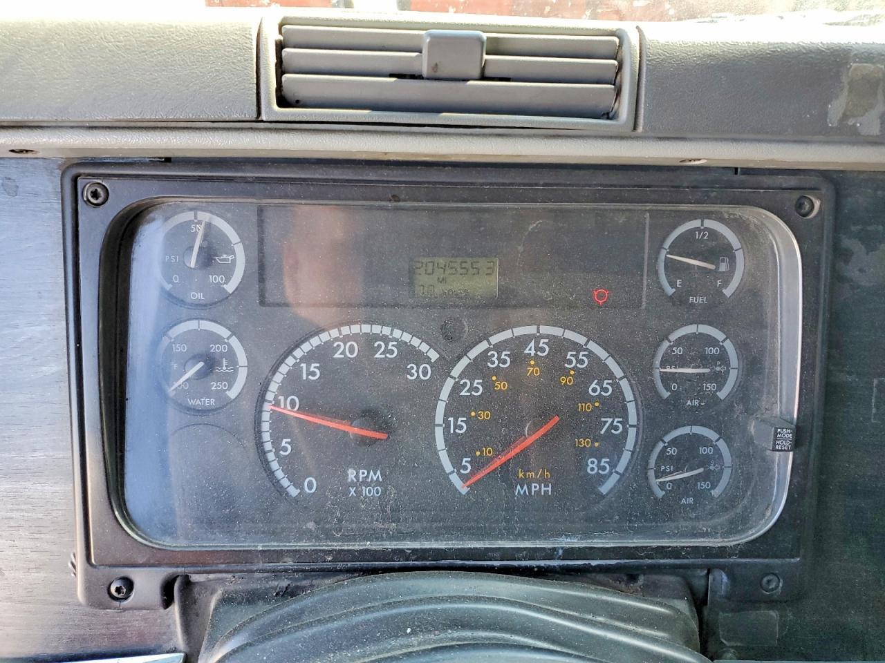 2005 Freightliner Columbia 120 Semi Truck