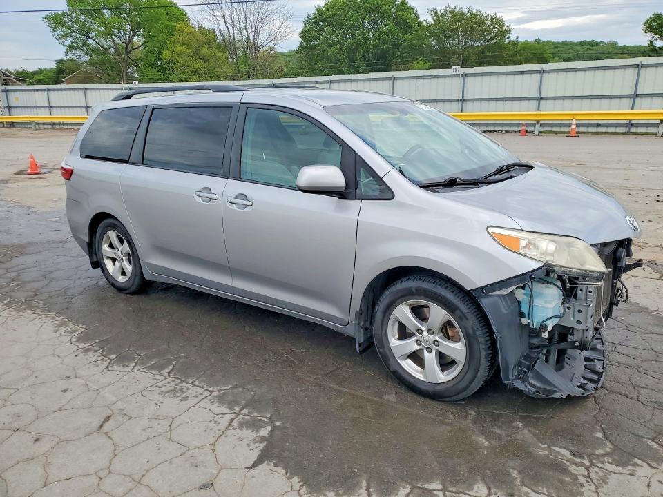 2017 Toyota Sienna le