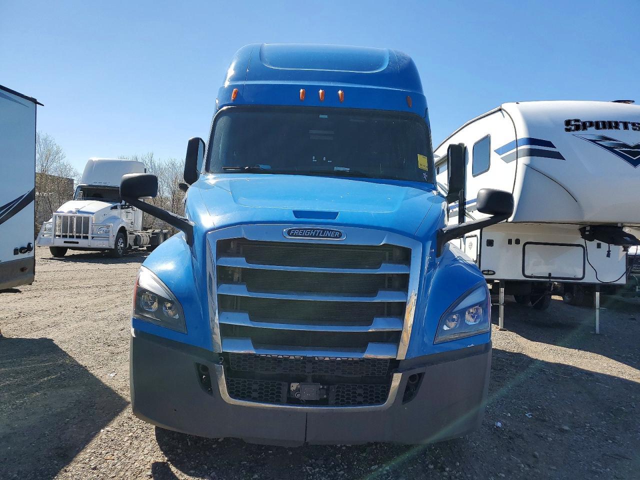 2020 Freightliner Cascadia 126 Semi Truck