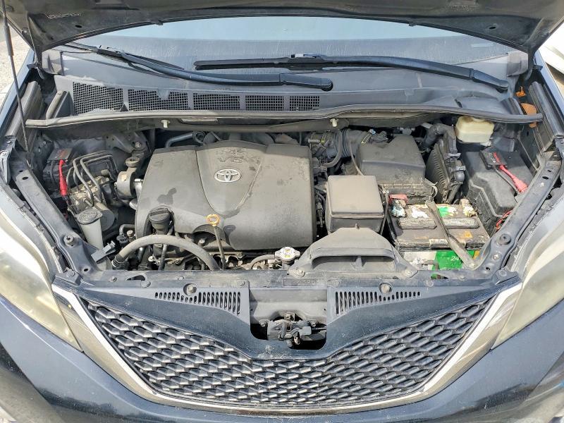 2017 Toyota Sienna se 8-passenger