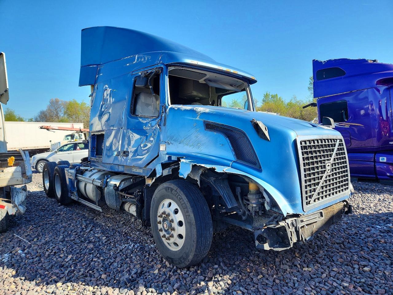 2012 Volv O VNL Semi Truck