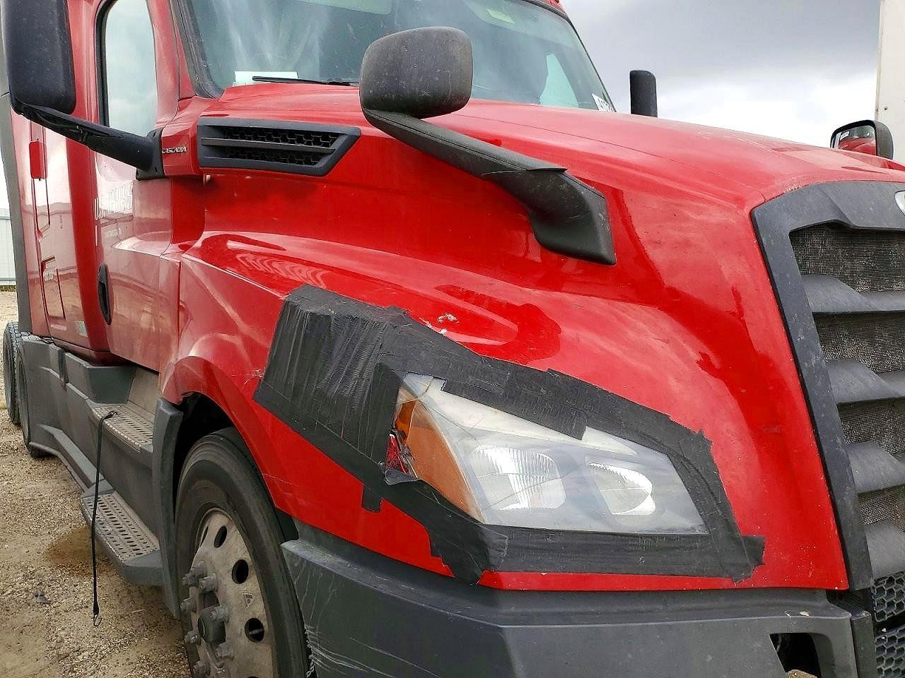 2020 Freigliner Cascadia 126