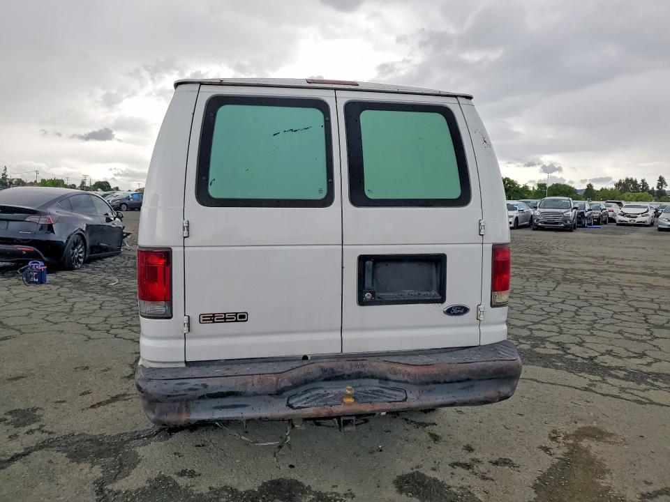 2005 Ford Econoline E250 van