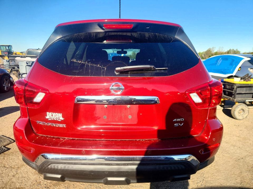 2018 Nissan Pathfinder sv