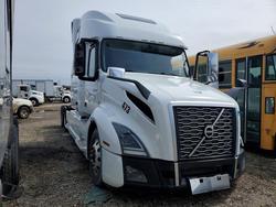 Camiones salvage sin ofertas aún a la venta en subasta: 2022 Volvo VNL