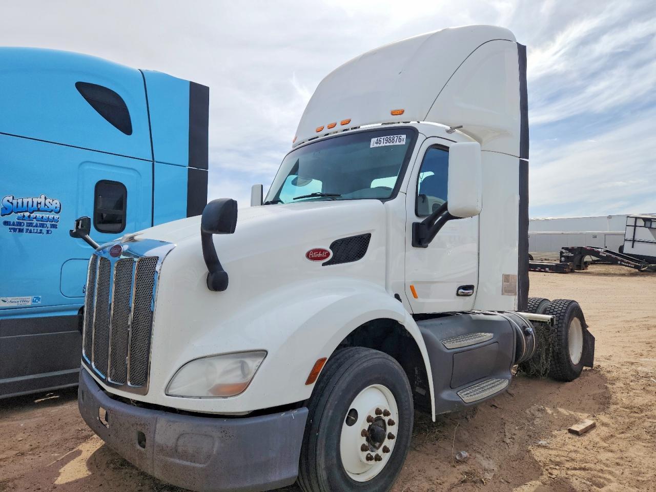 2017 Peterbilt 579 Semi Truck