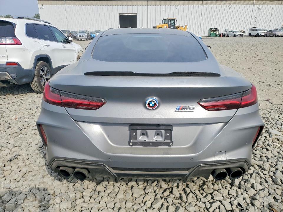 2023 BMW M8