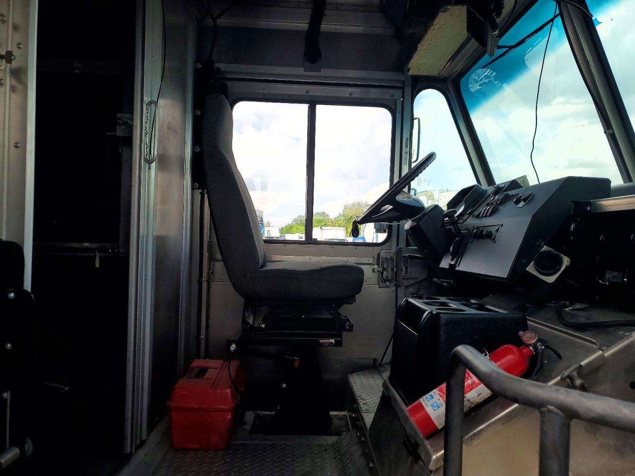 2020 Freightliner MT45G Chassis Delivery Truck