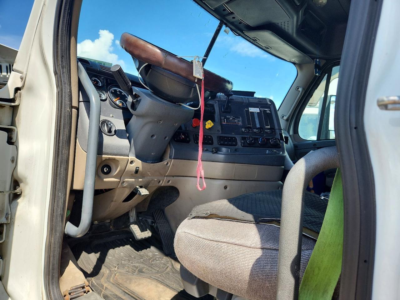 2017 Freightliner Cascadia 125 Semi Truck