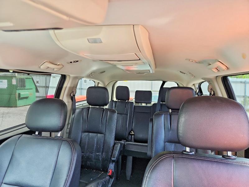 2014 Chrysler Town & Country Touring l