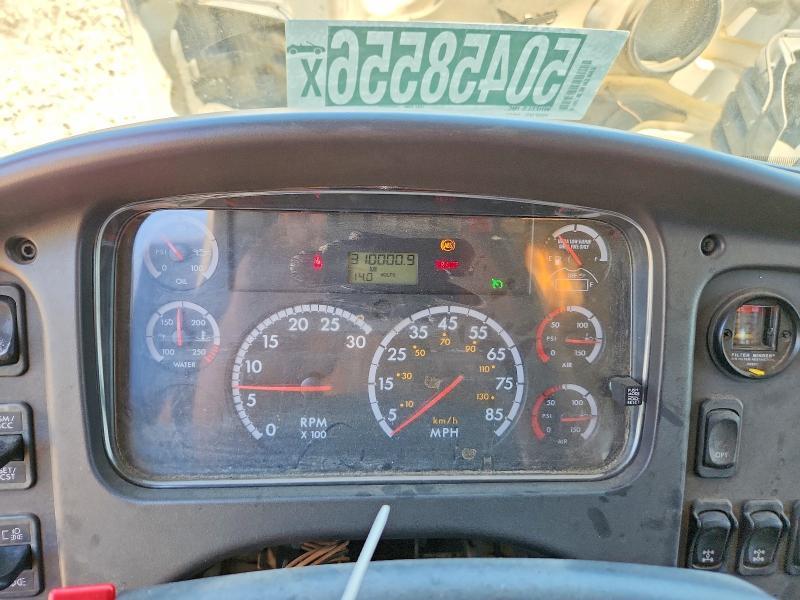 2015 Freightliner Business Class M2 Flatbed Truck