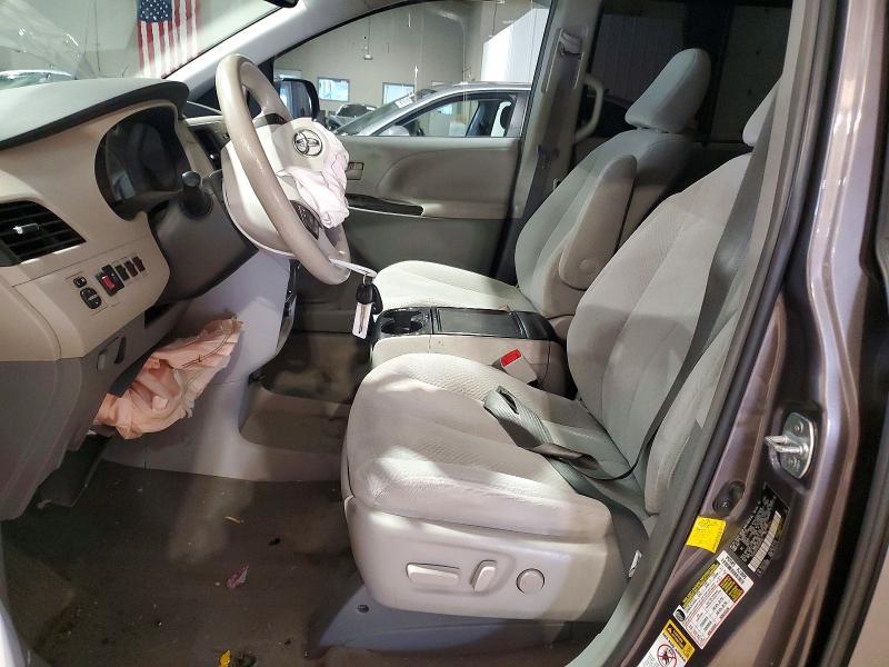2013 Toyota Sienna le 7-passenger