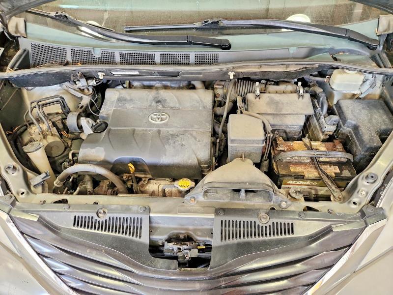 2011 Toyota Sienna le