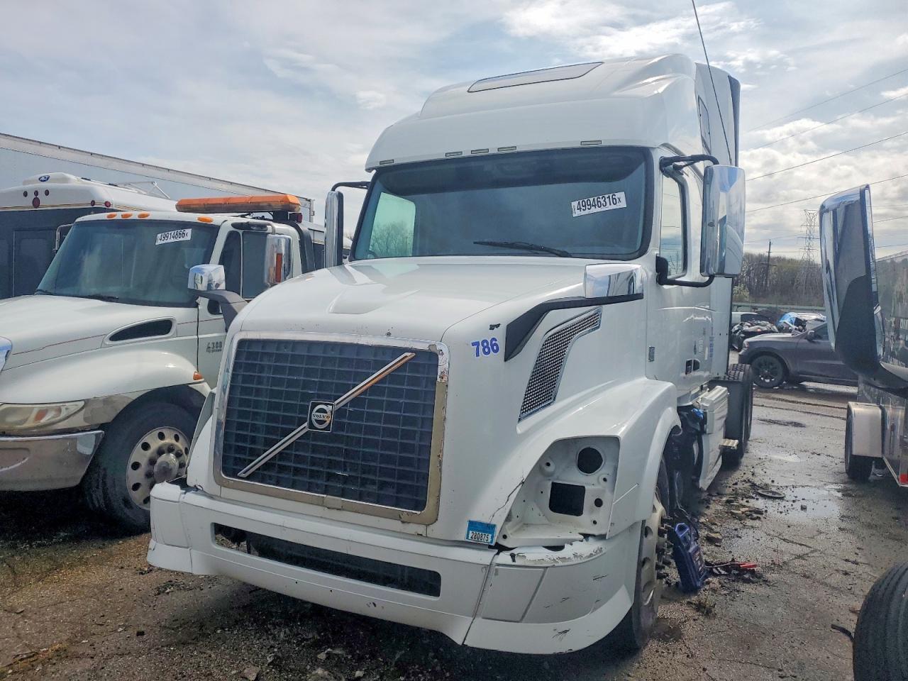 2015 Volv O VNL Semi Truck