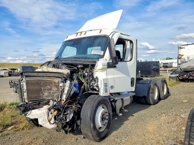 2021 Freigliner 2021 Freightliner Cascadia 126 Semi Truck