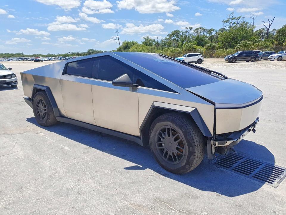 2025 Tesla Cybertruck