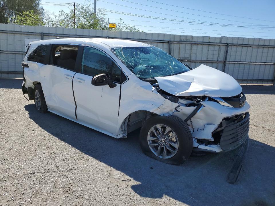 2026 Toyota Sienna le 8-passenger