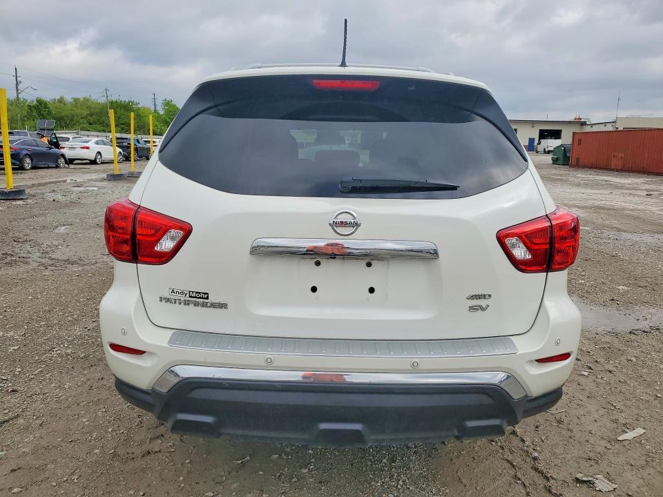 2018 Nissan Pathfinder sv