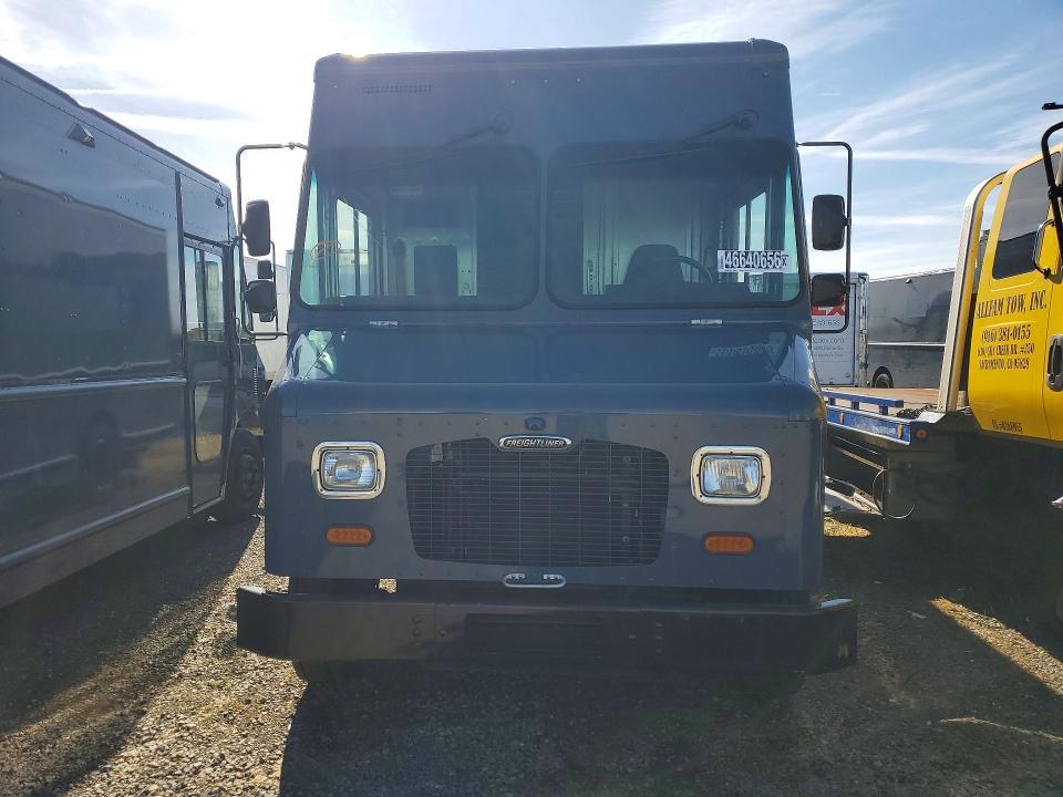 2020 Freightliner MT45G Chassis Delivery Truck