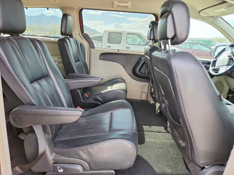 2013 Chrysler Town & Country Touring l