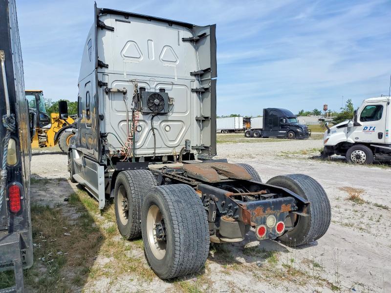 2016 Freigliner 2016 Freightliner Cascadia 125 Semi Truck