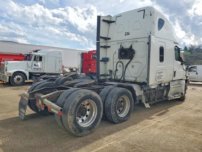 2018 Freightliner Cascadia 126 Semi Truck
