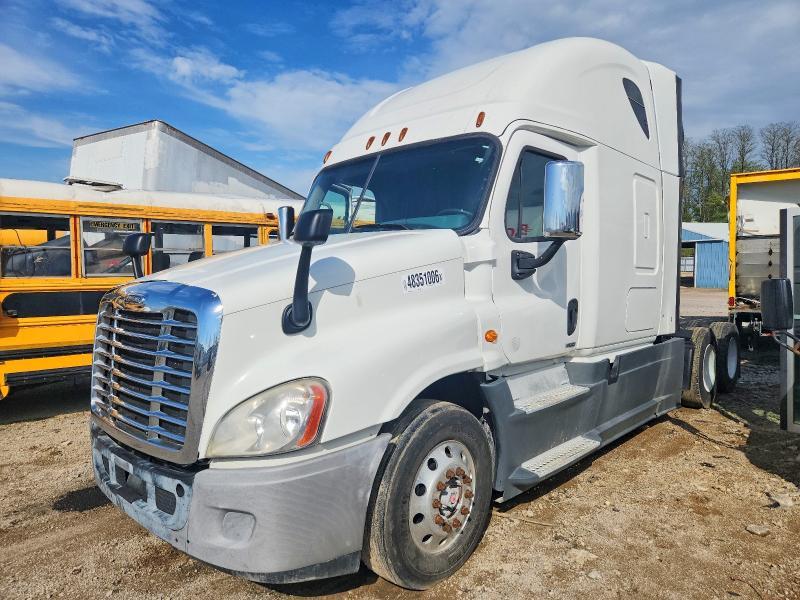 2016 Freigliner 2016 Freightliner Cascadia 125 Semi Truck