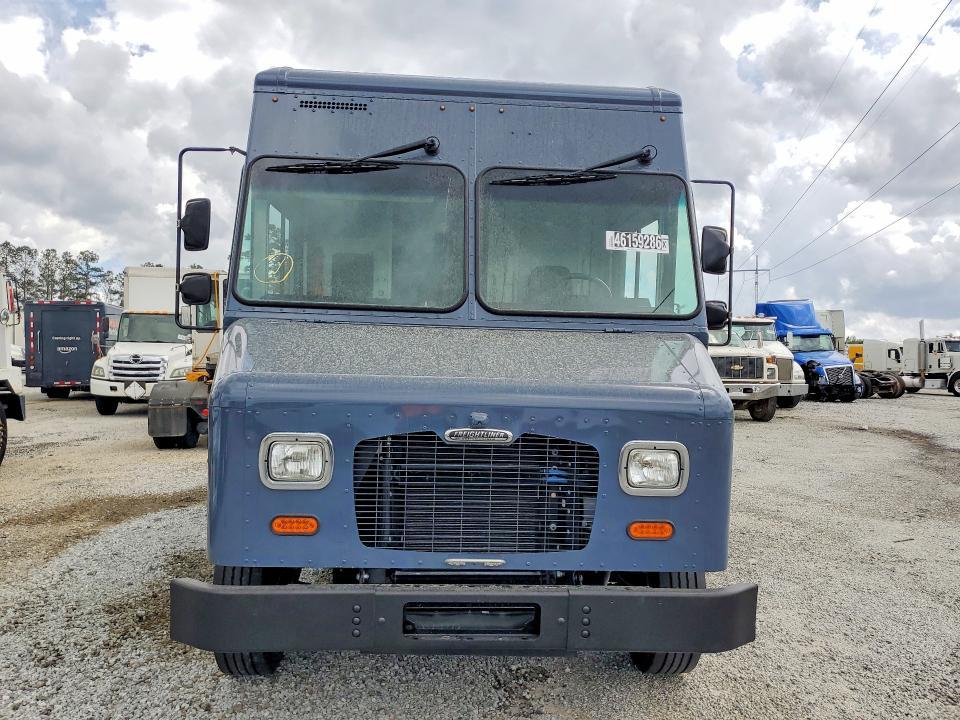 2021 Freightliner MT45G Chassis Delivery Truck