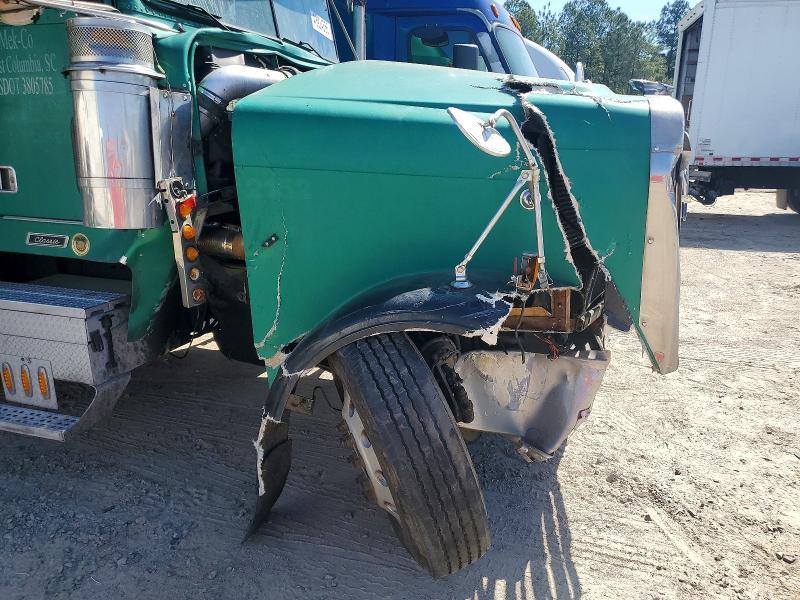 2001 Freightliner FLD120 Semi Truck