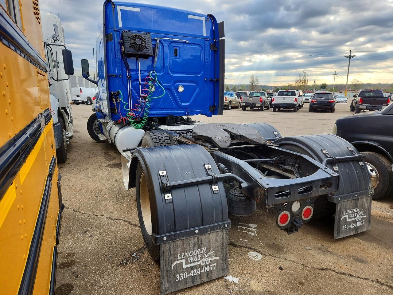 2020 Freigliner 2020 Freightliner Cascadia 126 Semi Truck
