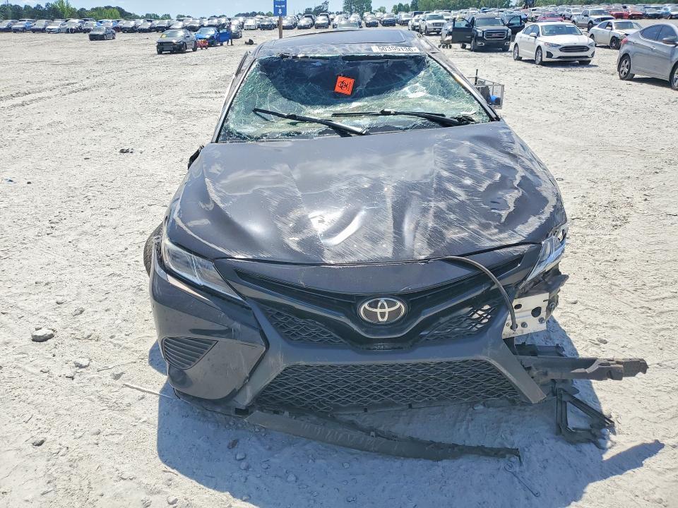 2018 Toyota Camry se