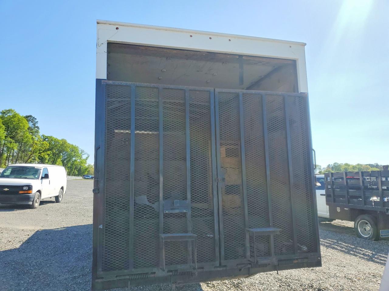 2018 Isuzu NPR HD BOX Truck