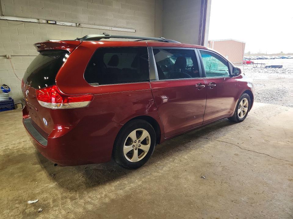 2014 Toyota Sienna le